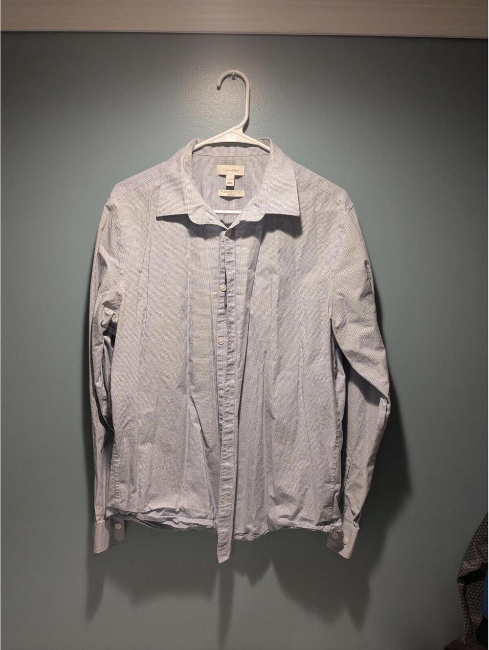 Calvin Klein Men’s Large Checkered Longsleeve Button Down Shirt